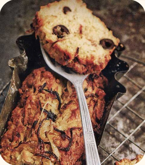 Cake aux oignons, anchois et olives